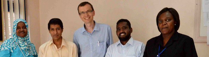 Doc. MUDr. Zdeněk Šumník, Ph.D., z Pediatrické kliniky 2. lékařské fakulty UK se svými africkými studenty
