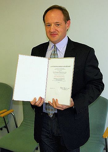 Profesor Manuel Miró patří k dlouholetým spolupracovníkům Farmaceutické fakulty UK v Hradci Králové