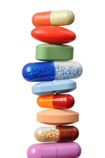 Správný lékárník by měl umět také správně jednat s lidmi a umět jim poradit, jaký lék vybrat (foto: Thinkstock)
