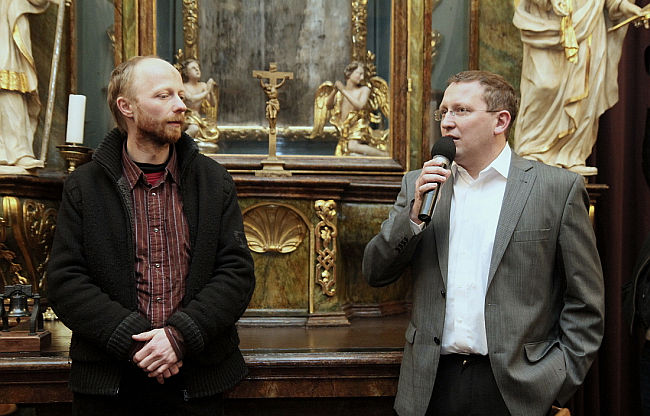 Koncept umělecké intervence je součástí letošního Popelce umělců, který začal ve středu 13. února (Patrik Hábl je na snímku vlevo)