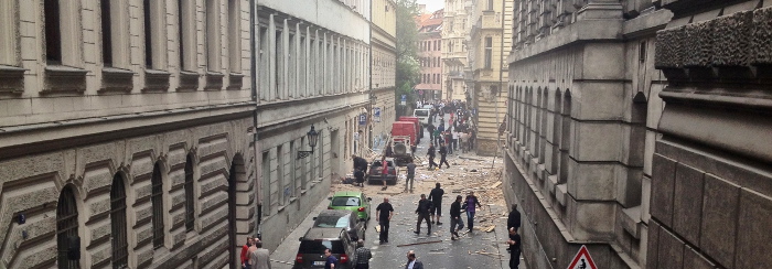 Divadelní ulice krátce po výbuchu (foto: Ondřej Novák)