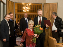 Natalja Gorbaněvská převzala zlatou pamětní medaili Univerzity Karlovy