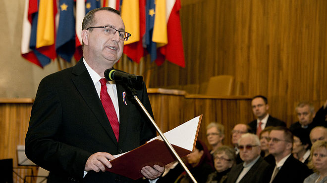 Slavnostní setkání v Karolinu zahájil svým proslovem rektor UK Tomáš Zima
