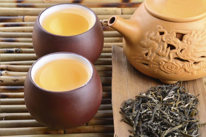 Zvlášť zelený čaj lidskému organismu velmi prospívá, vypít ho litry denně však dobré není