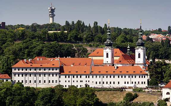 Spolupořadateli jsou Památník národního písemnictví v Praze a Národní pedagogické muzeum a knihovna J. A. Komenského