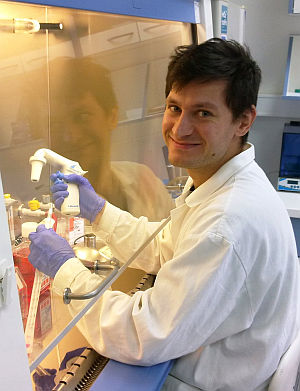 Mgr. Tomáš Smutný studuje na katedře farmakologie a toxikologie FaF UK v Hradci Králové a zároveň pracuje v Centru vývoje léčiv