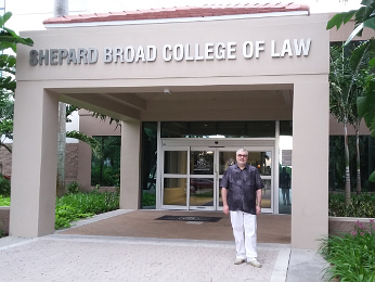 Petr Kotáb stihl na právnické fakultě tamější univerzity dokončit výuku těsně před příchodem hurikánu