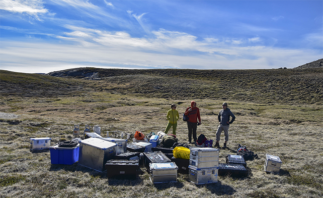 Vědci Přírodovědecké fakulty staví svůj provirozní tábor v Grónsku