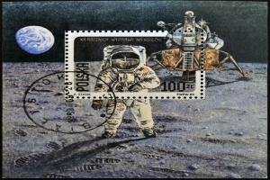Poštovní známka s Neilem Armstrongem