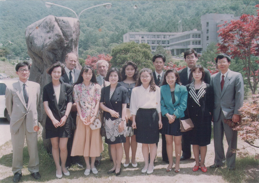 Čeští koreanisté během pedagogického působení v Korejské republice počátkem 90. let.