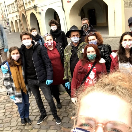 Část dobrovolníků během pandemie koronaviru.