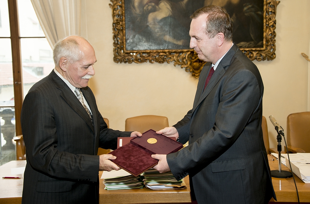 The Environment Centre's Bedřich Moldan (left) and Charles University's Rector Tomáš Zima in 2014.