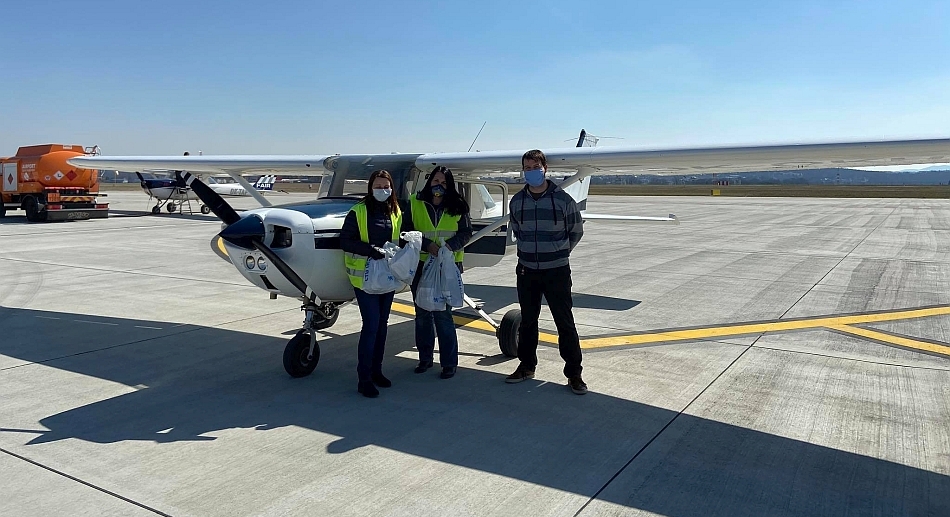 Private pilot Tomáš Cáp delivering material as part of the pilotilidem project.