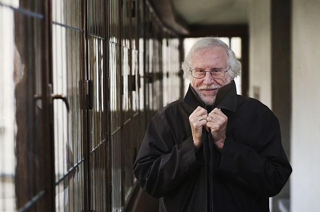 Professor Coggeshall at Charles University's oldest historic building - the Carolinum - in 2019. Photo: Martin Pinkas.